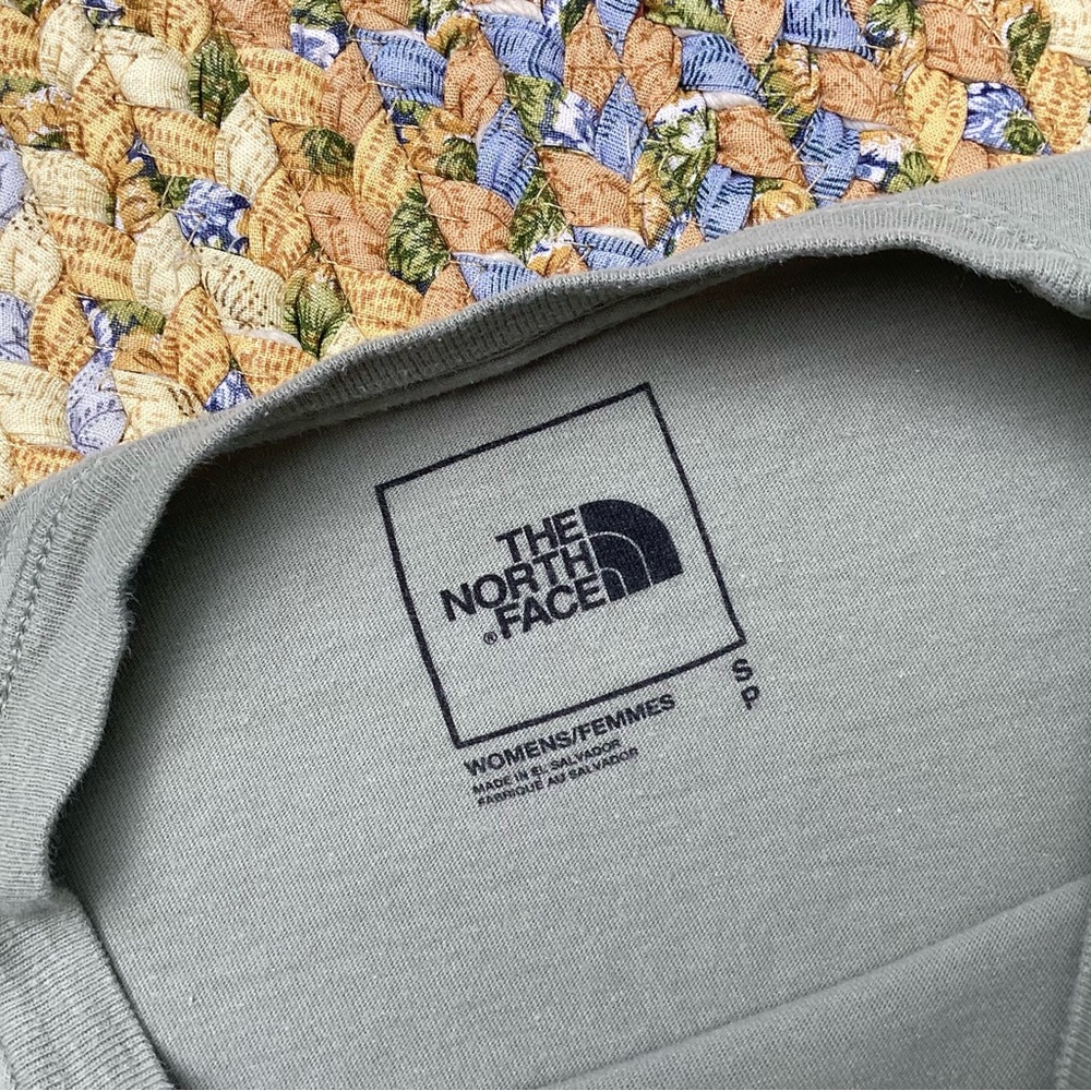 North face tee - Picture 2 of 2